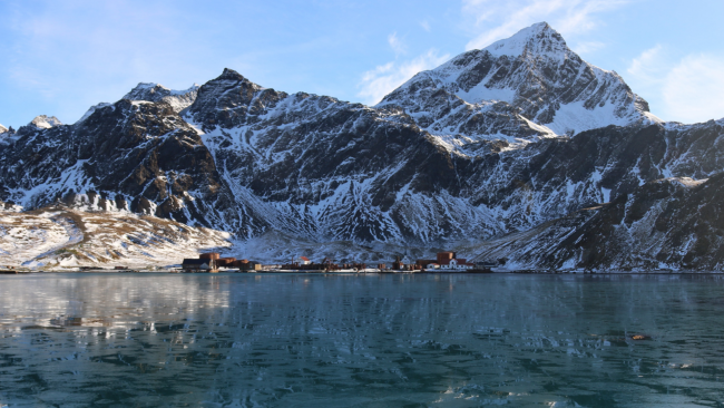 picture of fishing town below artic mountains